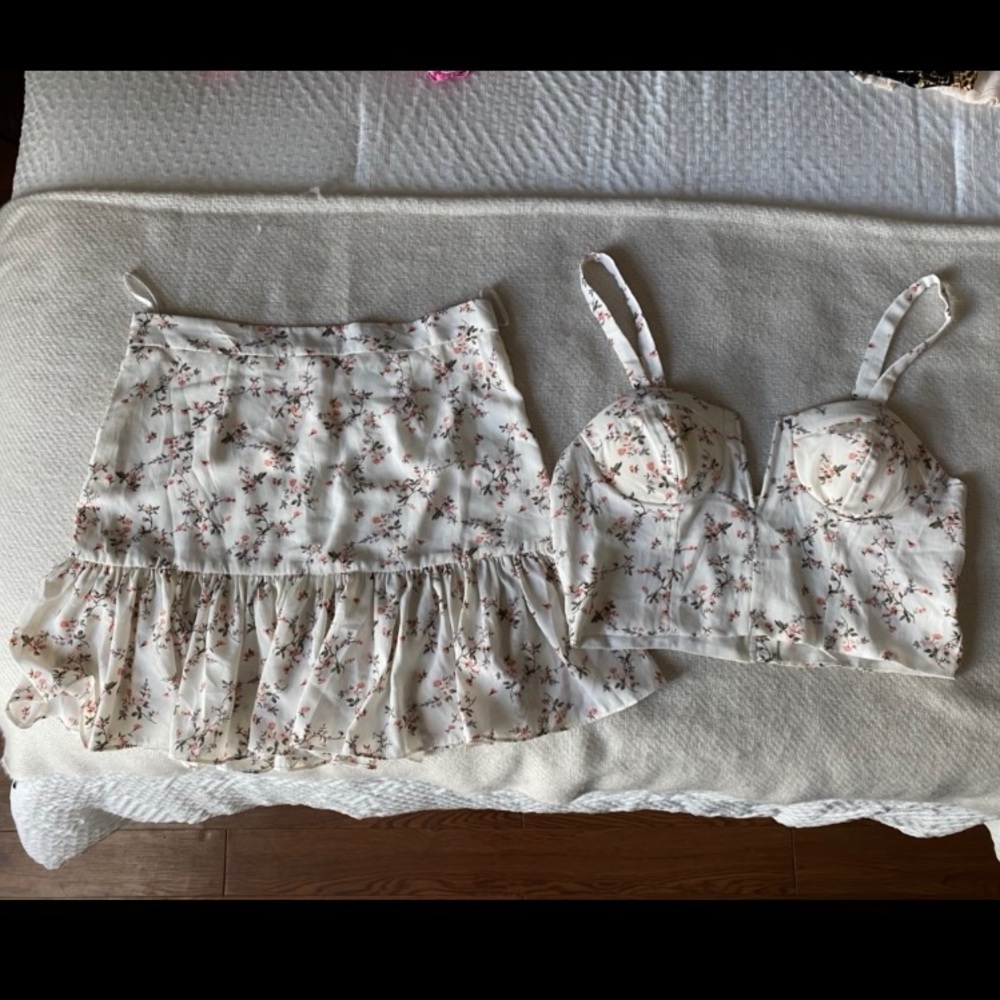 SHEIN 2-Piece Floral Skirt Set. Size: Medium. Color: White.